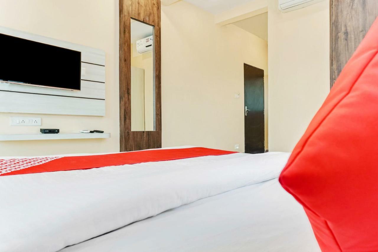 Oyo 29634 Hotel Navalai Pride รัตนากีรี ภายนอก รูปภาพ